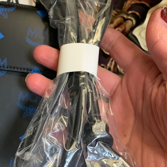 Authentic MCM Leather VISETOS logo print phone/card lanyard/Crosby - Picture 12 of 16